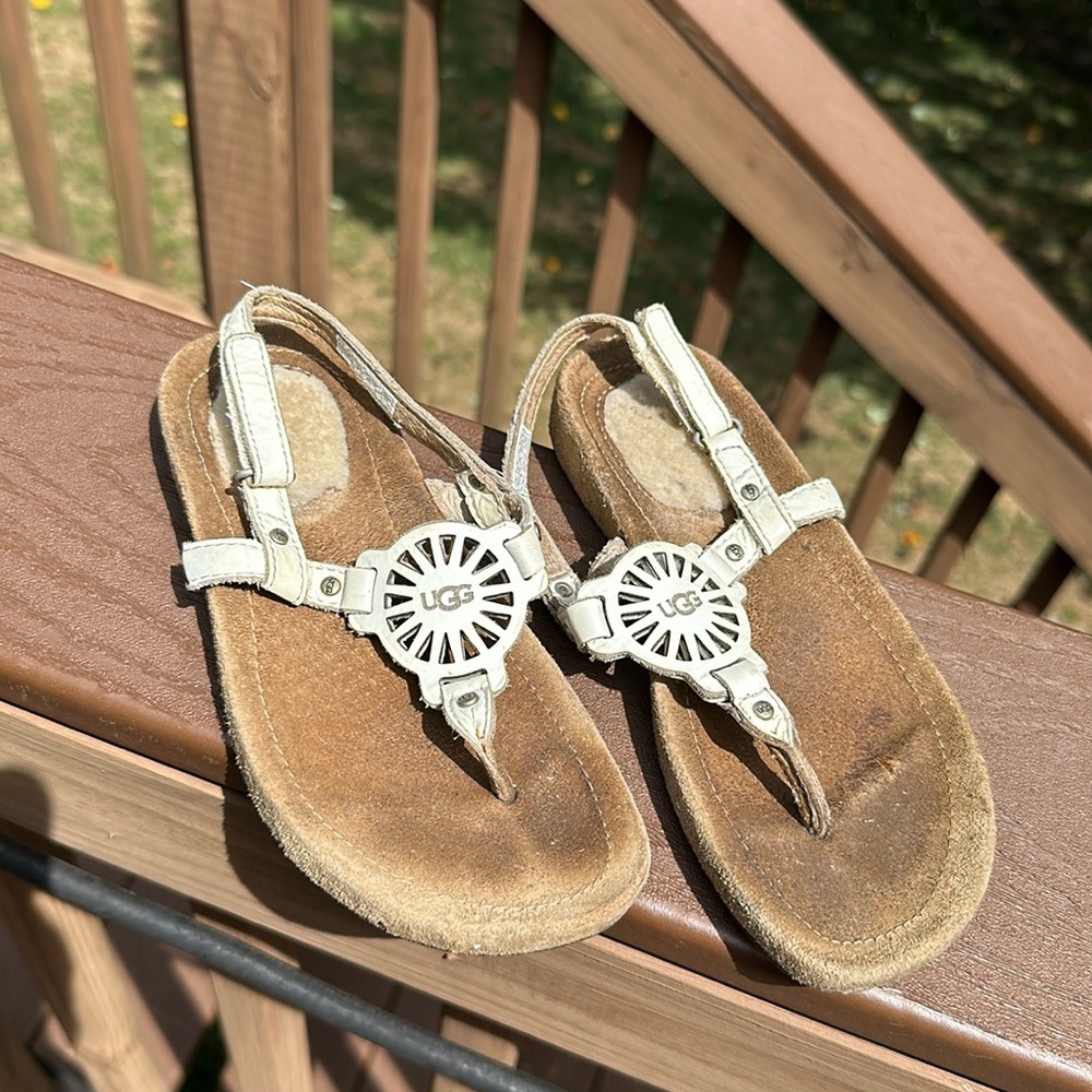 UGGS Sandals girls size 13 white used very  comfortable